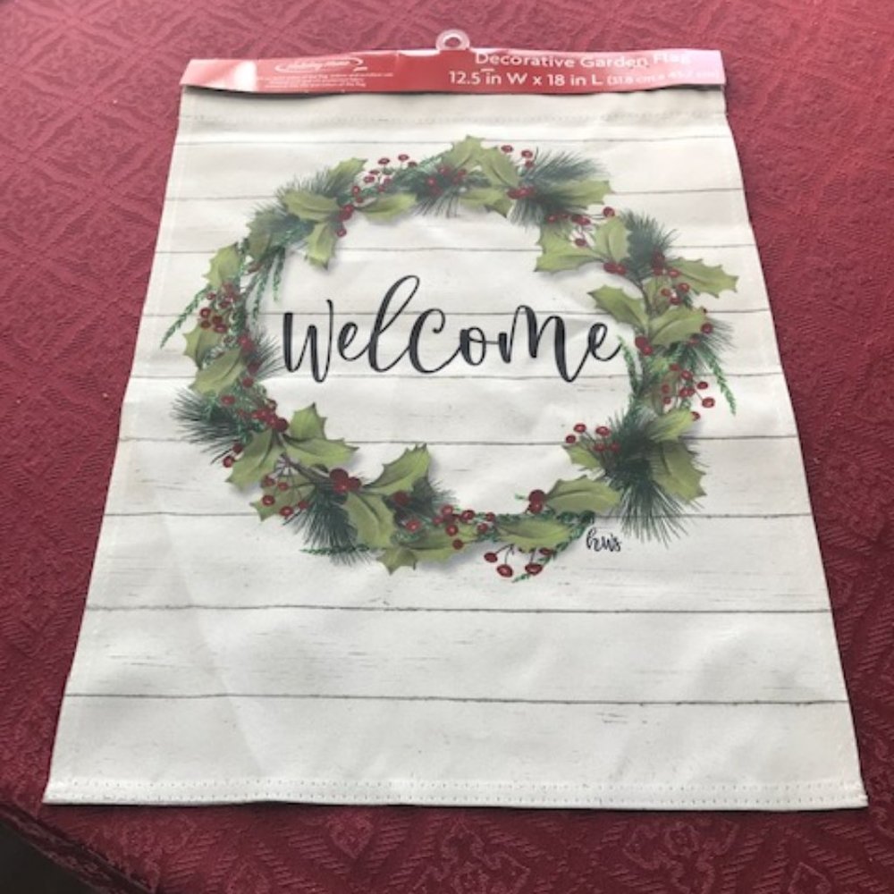 Garden Flag Holiday Welcome Wreath with Holly Beautiful  12.5" x 18"  NEW